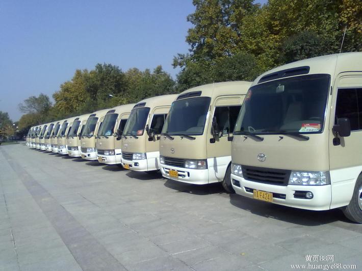 旅游客车租赁.jpg